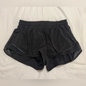 lululemon hotty hot shorts 2.5